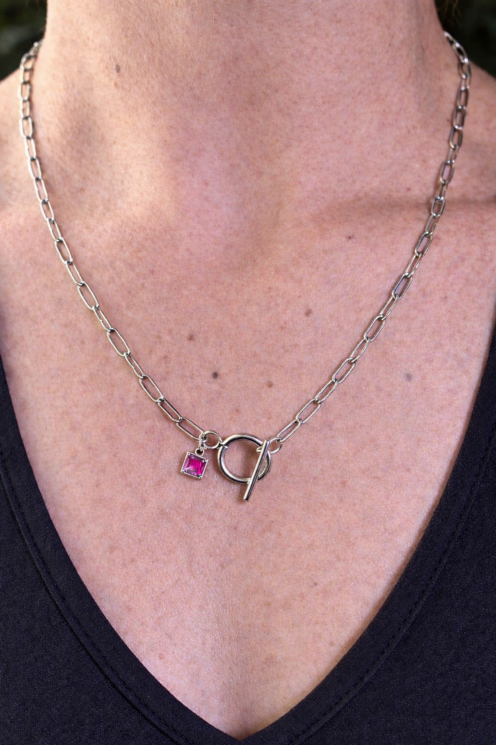 Collier gros maillons argenté - Touche rose raffinée
